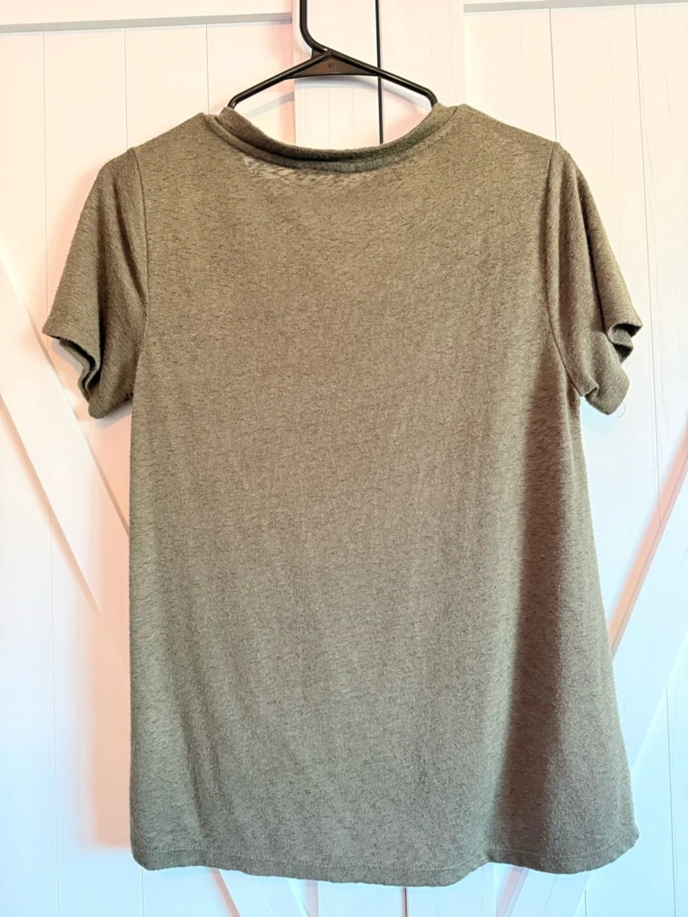 Caslon Women’s Olive V-Neck Twist Front Top - Picture 2 of 2